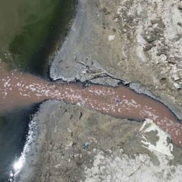 Procesan a frigorífico avícola por verter efluentes en el Río Salado durante más de dos años