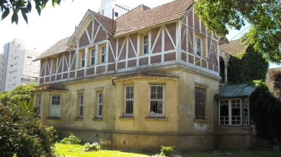 La misteriosa casa de Mar del Plata construida sobre un antiguo cementerio