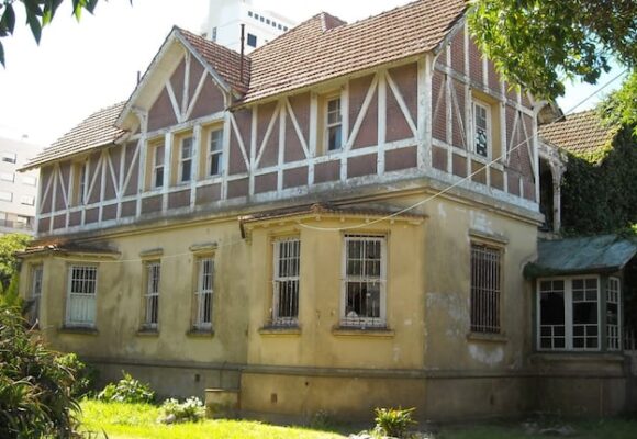 La misteriosa casa de Mar del Plata construida sobre un antiguo cementerio
