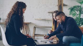 Disminuyen los créditos hipotecarios en el primer trimestre a pesar de una mejora en marzo