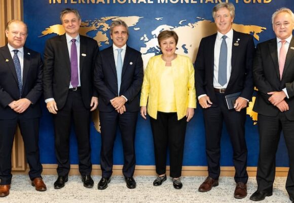 El Gobierno argentino realiza transacción con EE.UU. para saldar deuda con el FMI