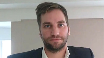 imagen-45 Renuncia del jefe de Gabinete provoca reacciones tras controversia por créditos hipotecarios