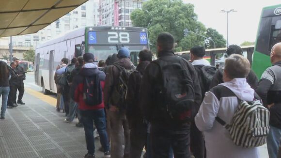 Empresas de transporte exigen a Caputo medidas urgentes o paralizarán el servicio