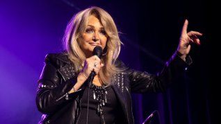 Preocupación por la salud de Bonnie Tyler tras operación de emergencia