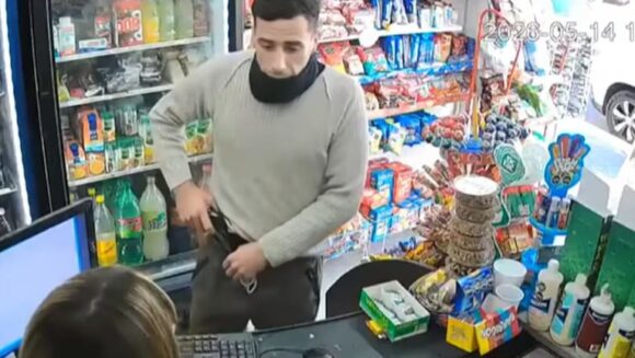 Un asalto a un kiosco en Lanús genera controversia: el atacante es señalado como policía