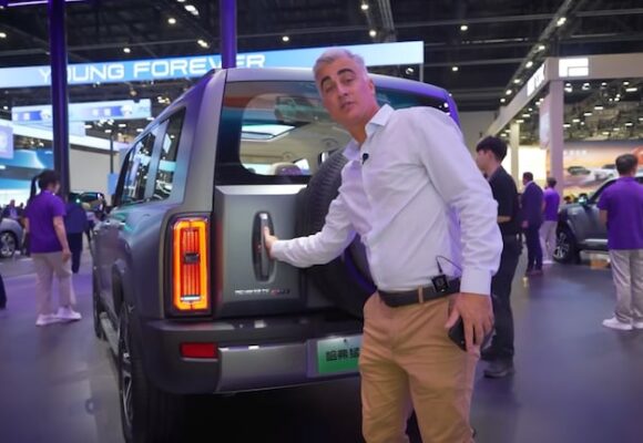 Matías Antico explora el Salón del Automóvil de Beijing y los posibles vehículos chinos para Argentina