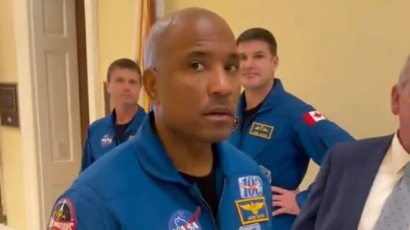 imagen-321 Confrontación a astronautas del Artemis II en el Capitolio: «Dejen de mentir, nunca fueron al espacio»