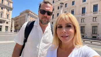 Fernanda Vives y Sebastián Cobelli expresan su frustración tras un robo en el Vaticano