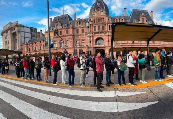 Se oficializa el aumento en tarifas de colectivos, subtes y peajes en CABA y PBA