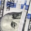Aumento del dólar oficial en la primera jornada de junio, superando los $1.420