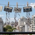 Colocar cintas de casetes en el balcón: función y beneficios