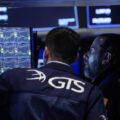 El riesgo país alcanza su nivel más bajo desde 2018: análisis de acciones y bonos