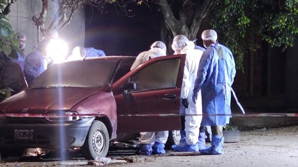 Investigación en Tucumán por hallazgo de mujer muerta en auto incendiado