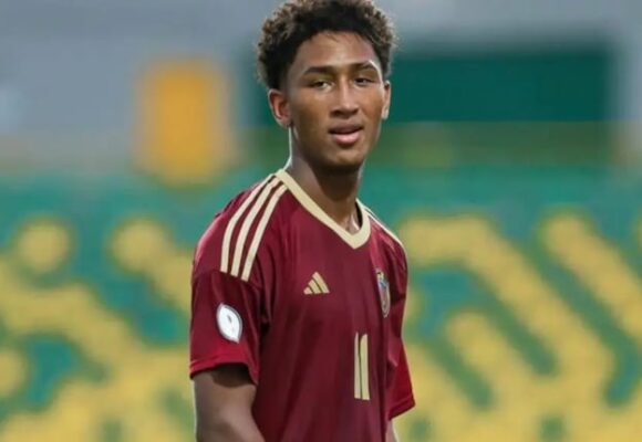 Siete futbolistas venezolanos permanecen desaparecidos tras terremotos