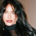 Emilia Attias deslumbra con un audaz look de «naked dress»