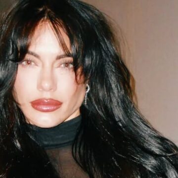 Emilia Attias deslumbra con un audaz look de «naked dress»