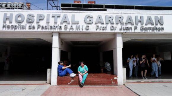 El Gobierno presenta el documental «Los héroes del Garrahan» y critica a los sindicatos por los paros