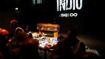 imagen-89 La emotiva despedida del Indio Solari: una larga fila que solo se detiene con el canto