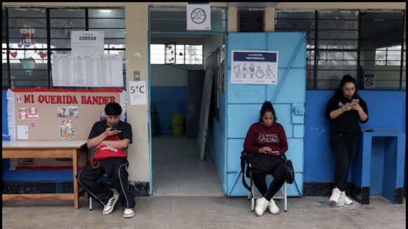 imagen-97 Peruanos eligen nuevo presidente en medio de esperanza y descontento