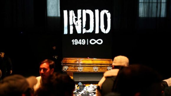 imagen-98 Velorio del Indio Solari: Imágenes del homenaje en el polideportivo Gatica
