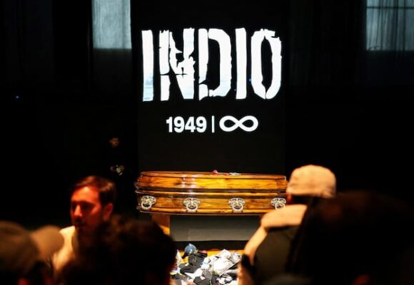 imagen-98 Velorio del Indio Solari: Imágenes del homenaje en el polideportivo Gatica
