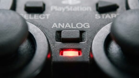 Descubre la función del botón ‘analog’ en el joystick de la PlayStation 2
