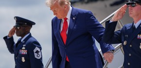 Trump advierte sobre un «enorme castigo militar» a Irán y los hutíes por sus ataques en el Golfo