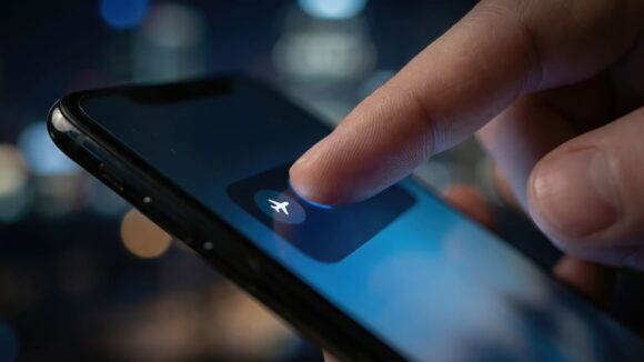 ¿El modo avión realmente acelera la carga de la batería de los celulares?