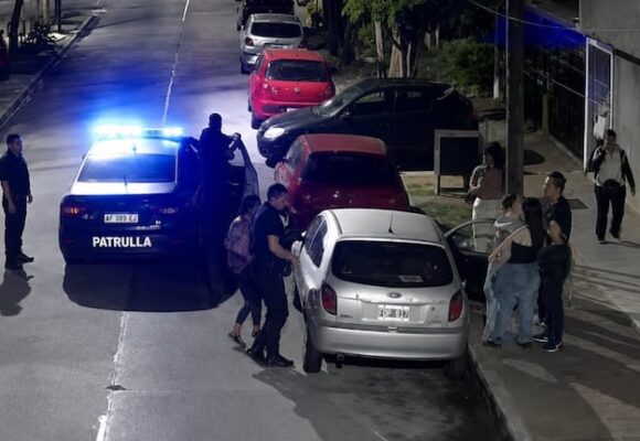 imagen-376 Policía salva a un bebé que se ahogaba en San Isidro con maniobras de RCP