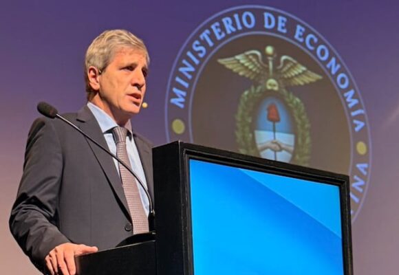 imagen-39 El Gobierno presentará el lunes su plan financiero para el pago de deuda hasta 2027