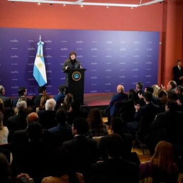 Milei anuncia reformas en el Banco Central ante legisladores de La Libertad Avanza