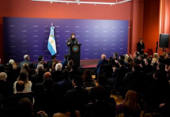 Milei anuncia reformas en el Banco Central ante legisladores de La Libertad Avanza