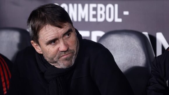 Coudet se reúne con su plantel tras la derrota de River frente a Central