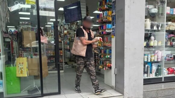 imagen-143 Rescate de animales en un bazar de Quilmes tras denuncias de ruidos molestos