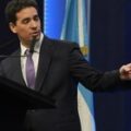 Reacción gubernamental tras el intento de justificación de Adorni por su riqueza