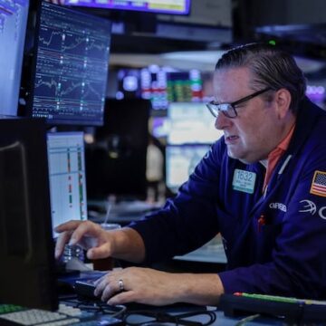 El riesgo país alcanza casi 570 puntos y el dólar oficial se sitúa en $1540