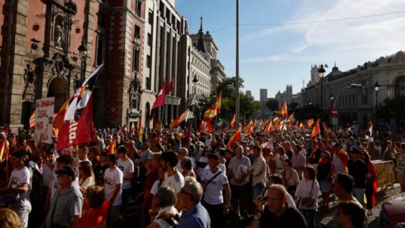 imagen-272 Multitudinaria marcha en Madrid exigió elecciones anticipadas contra Pedro Sánchez