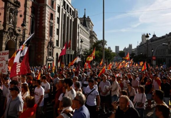imagen-272 Multitudinaria marcha en Madrid exigió elecciones anticipadas contra Pedro Sánchez