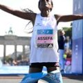 Tigst Assefa enfrenta el dolor en el Maratón de Berlín: cerca del récord mundial, pero con una llegada dramática