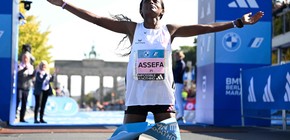 imagen-280 Tigst Assefa enfrenta el dolor en el Maratón de Berlín: cerca del récord mundial, pero con una llegada dramática