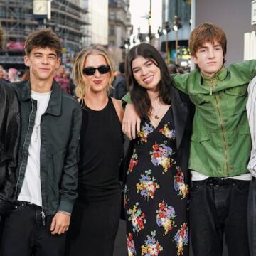 Los hijos de Liam y Noel Gallagher deslumbran en la premiere del nuevo documental de Oasis