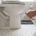 Beneficios del uso de vinagre blanco en la limpieza del inodoro