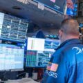 El riesgo país supera los 700 puntos y el dólar oficial alcanza un nuevo récord de $1550