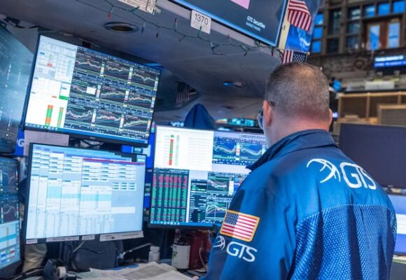 imagen-194 El riesgo país supera los 700 puntos y el dólar oficial alcanza un nuevo récord de $1550