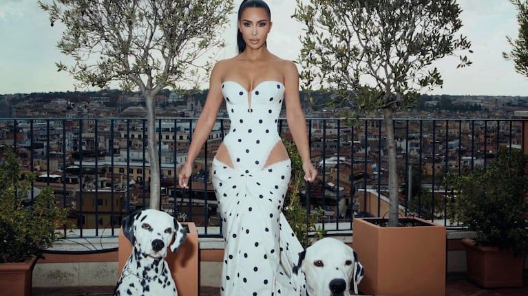 imagen-241 Kim Kardashian se Disfraza de Cruella de Vil en Roma